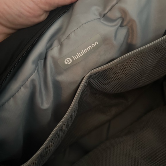 Lululemon New Parent Tote 20L - Picture 4 of 6